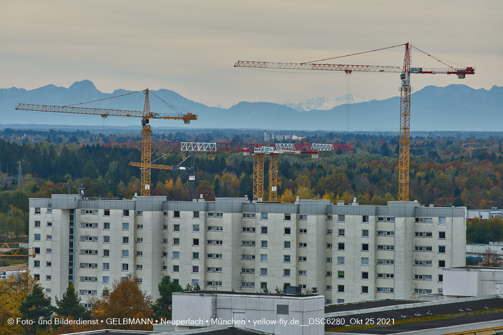 25.10.2021 - Panoramablick zum Alexisquartier in Neuperlach